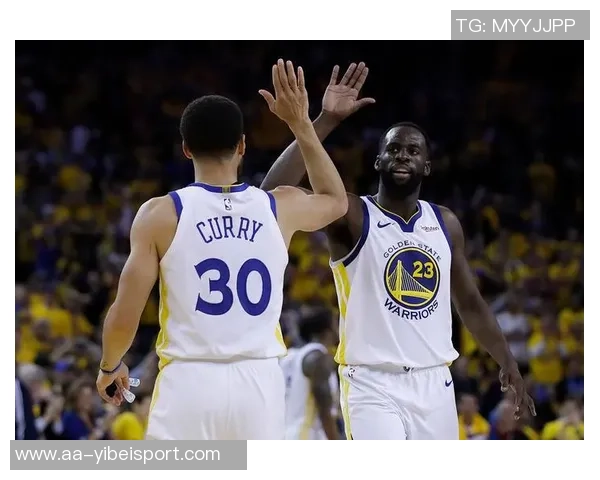 追梦与库里携手共进各展风采共同引领球队的精彩旅程